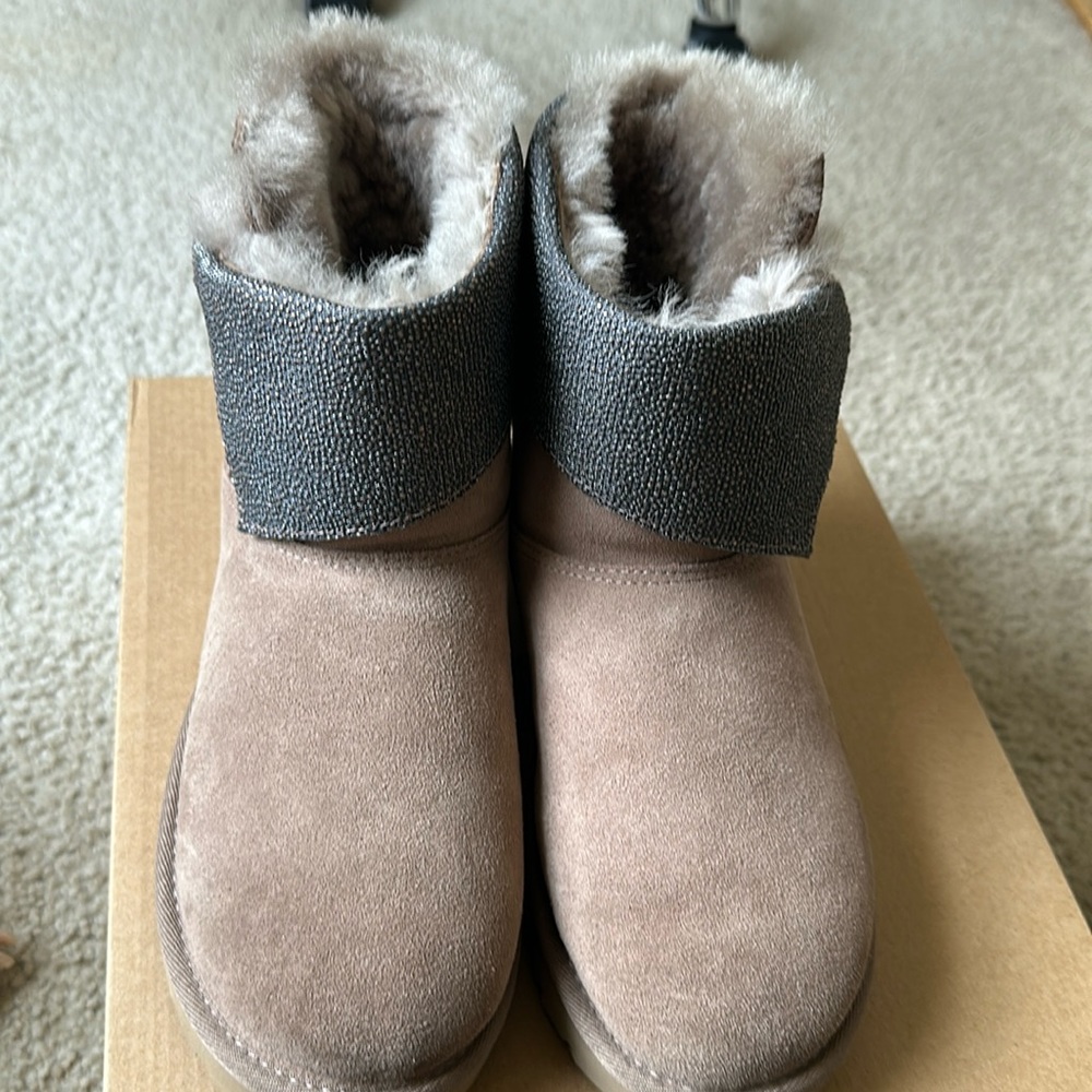 Ugg- W Classic Caviar mini
